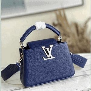 Meet your Posher, Monroe